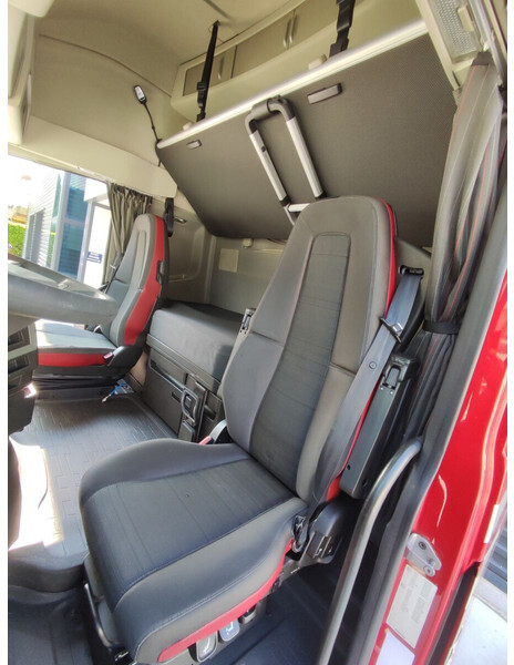 Cabine e interior de Caminhão Volvo FH 4 L2 H3: foto 7