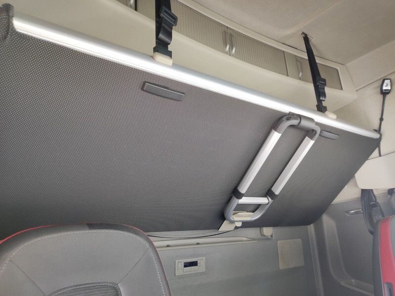 Cabine e interior de Caminhão Volvo FH 4 L2 H3: foto 8