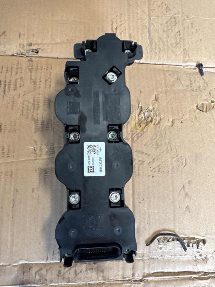 MAN CONTROL UNIT 81.32690-6072 - Caixas de velocidade e peças de Caminhão: foto 1 MAN CONTROL UNIT 81.32690-6072 - Caixas de velocidade e peças de Caminhão: foto 1