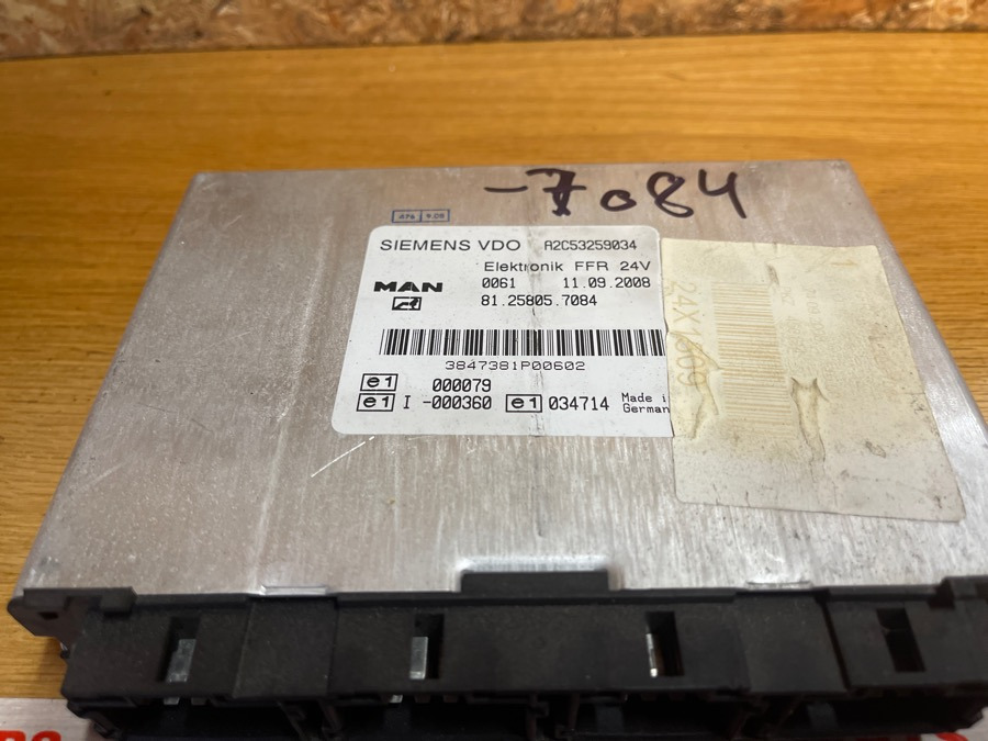 MAN ECU 81.25805-7084 - Sistema elétrico de Caminhão: foto 1 MAN ECU 81.25805-7084 - Sistema elétrico de Caminhão: foto 1