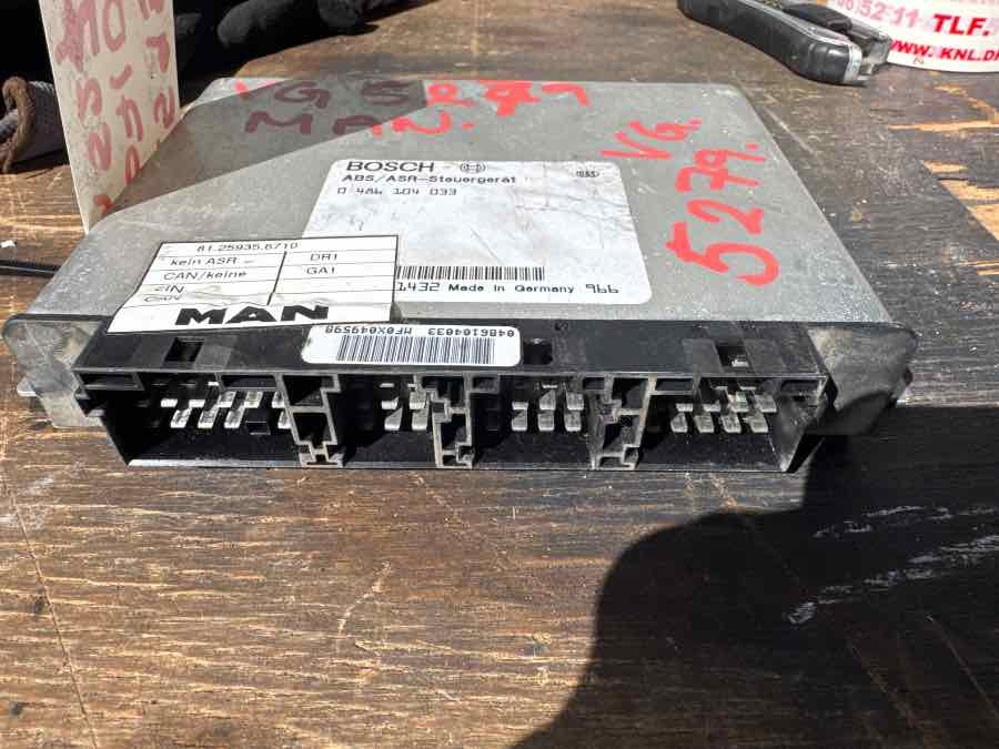 MAN ECU ABS 81.25935-6710 - Sistema elétrico de Caminhão: foto 2 MAN ECU ABS 81.25935-6710 - Sistema elétrico de Caminhão: foto 2
