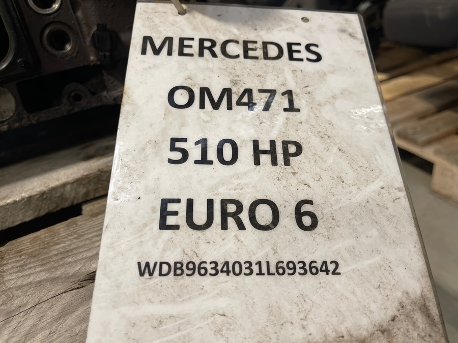 MERCEDES CYLINDERHEAD A4710104220 - Cabeça do motor de Caminhão: foto 2 MERCEDES CYLINDERHEAD A4710104220 - Cabeça do motor de Caminhão: foto 2
