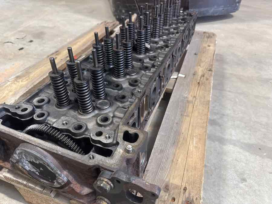 MERCEDES SETRA CYLINDERHEAD A4710102720 - Cabeça do motor de Ônibus: foto 2 MERCEDES SETRA CYLINDERHEAD A4710102720 - Cabeça do motor de Ônibus: foto 2