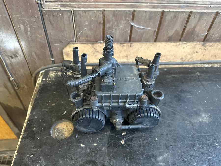 MERCEDES MODULATOR VALVE A0004297224 - Peça de reposição de Ônibus: foto 2 MERCEDES MODULATOR VALVE A0004297224 - Peça de reposição de Ônibus: foto 2