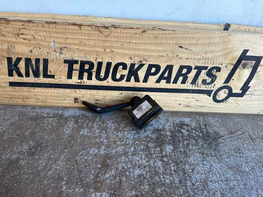 RENAULT LEVER SWITCH 7421709003 - Cabine e interior de Caminhão: foto 2 RENAULT LEVER SWITCH 7421709003 - Cabine e interior de Caminhão: foto 2