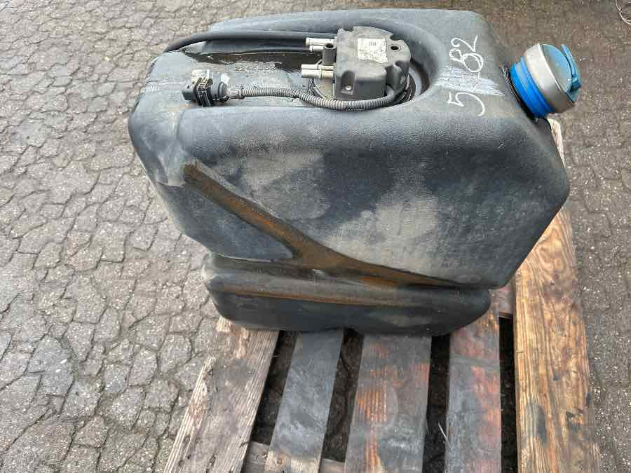 SCANIA ADBLUE TANK 2244863 - Fornecimento de combustível de Caminhão: foto 1 SCANIA ADBLUE TANK 2244863 - Fornecimento de combustível de Caminhão: foto 1