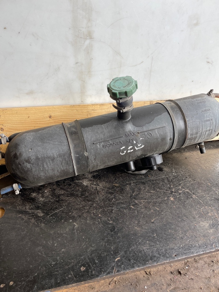 SCANIA EXPANSION TANK 2479743 - Sistema de arrefecimento de Caminhão: foto 1 SCANIA EXPANSION TANK 2479743 - Sistema de arrefecimento de Caminhão: foto 1