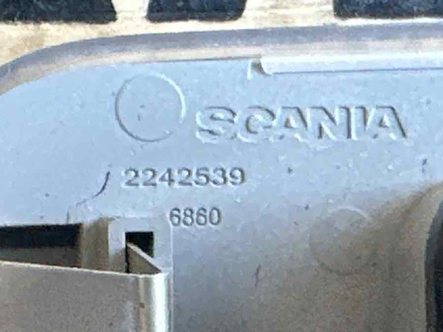SCANIA ROOF LAMP 2242539 - Iluminação de Caminhão: foto 3 SCANIA ROOF LAMP 2242539 - Iluminação de Caminhão: foto 3