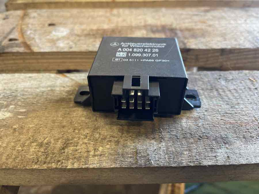 SETRA / MERCEDES ECU WIPER MOTOR A0048204226 - Centralina electrónica de Ônibus: foto 1 SETRA / MERCEDES ECU WIPER MOTOR A0048204226 - Centralina electrónica de Ônibus: foto 1