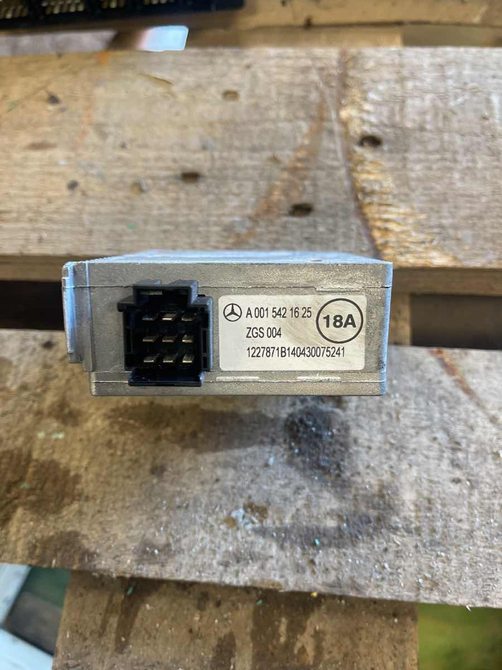 SETRA / MERCEDES VOLTAGE ECU A0015421625 - Centralina electrónica de Ônibus: foto 1 SETRA / MERCEDES VOLTAGE ECU A0015421625 - Centralina electrónica de Ônibus: foto 1