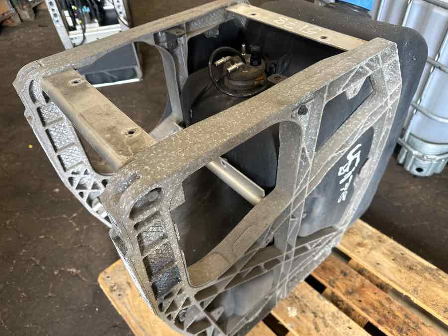 VOLVO ADBLUE TANK 21645367 - Fornecimento de combustível de Caminhão: foto 1 VOLVO ADBLUE TANK 21645367 - Fornecimento de combustível de Caminhão: foto 1