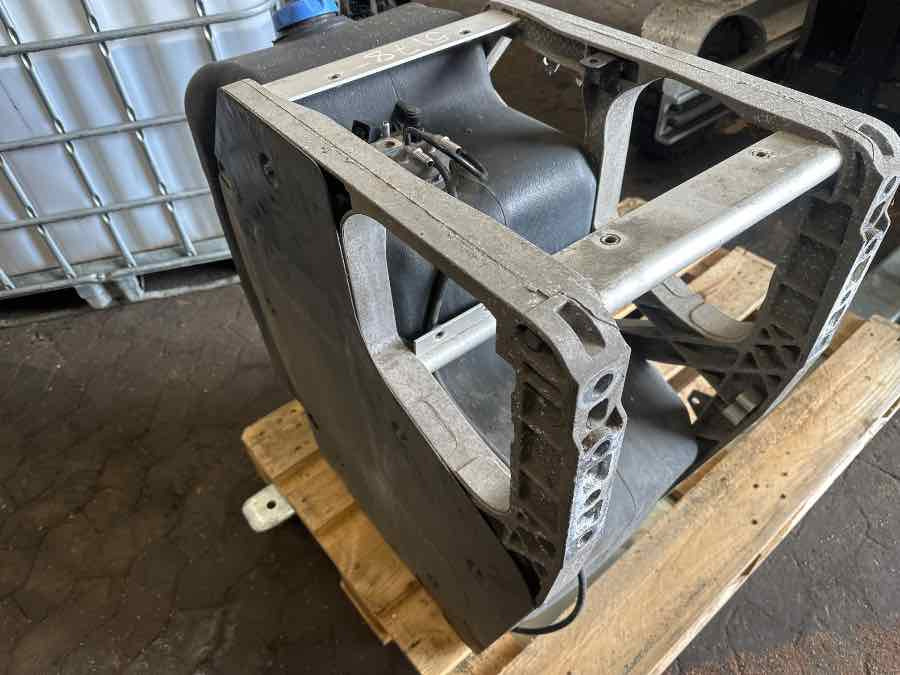 VOLVO ADBLUE TANK 21645367 - Fornecimento de combustível de Caminhão: foto 2 VOLVO ADBLUE TANK 21645367 - Fornecimento de combustível de Caminhão: foto 2