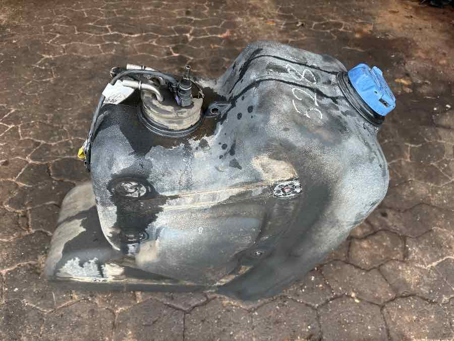 VOLVO ADBLUE TANK 24047642 - Fornecimento de combustível de Caminhão: foto 2 VOLVO ADBLUE TANK 24047642 - Fornecimento de combustível de Caminhão: foto 2