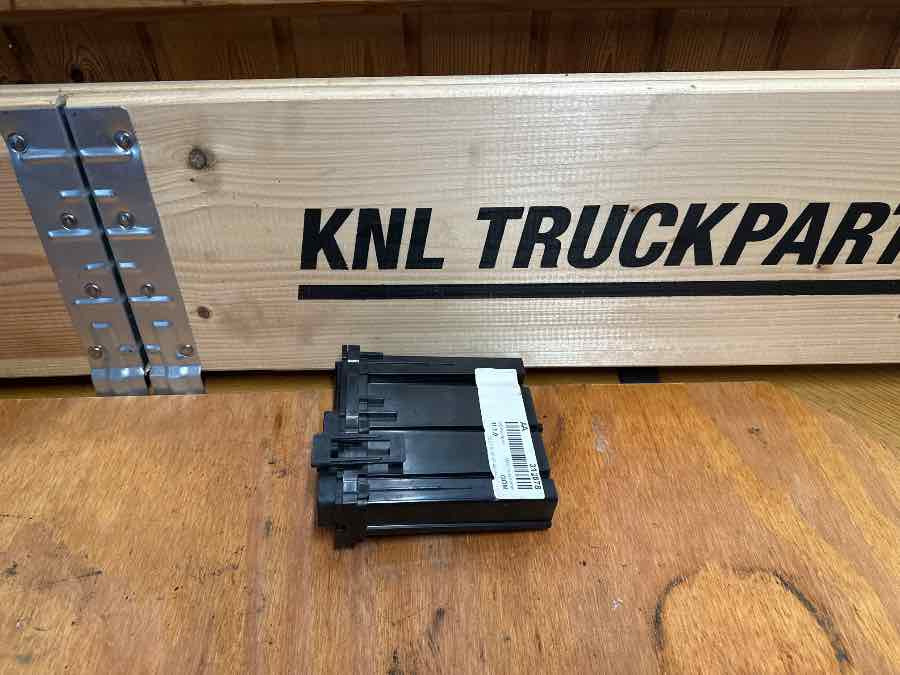 VOLVO ELECTRONIC CONTROL UNIT 23718971 - Sistema elétrico de Caminhão: foto 2 VOLVO ELECTRONIC CONTROL UNIT 23718971 - Sistema elétrico de Caminhão: foto 2