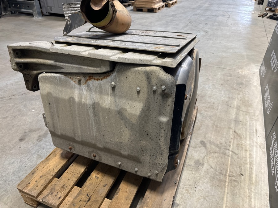 VOLVO EXHAUST 21364822 - Silenciador/ Sistema de escape de Caminhão: foto 1 VOLVO EXHAUST 21364822 - Silenciador/ Sistema de escape de Caminhão: foto 1