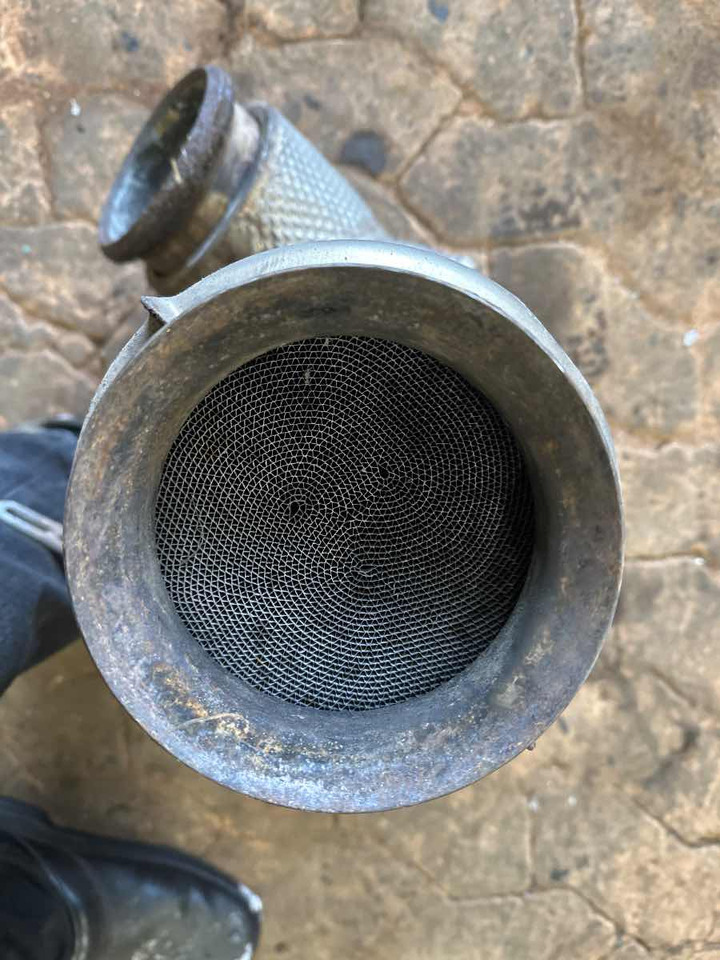VOLVO EXHAUST 21410049 + 21190163 - Silenciador/ Sistema de escape de Caminhão: foto 3 VOLVO EXHAUST 21410049 + 21190163 - Silenciador/ Sistema de escape de Caminhão: foto 3