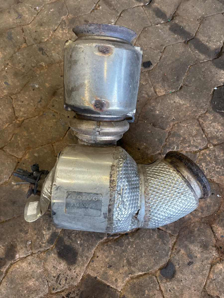 VOLVO EXHAUST 21410049 + 21190163 - Silenciador/ Sistema de escape de Caminhão: foto 1 VOLVO EXHAUST 21410049 + 21190163 - Silenciador/ Sistema de escape de Caminhão: foto 1