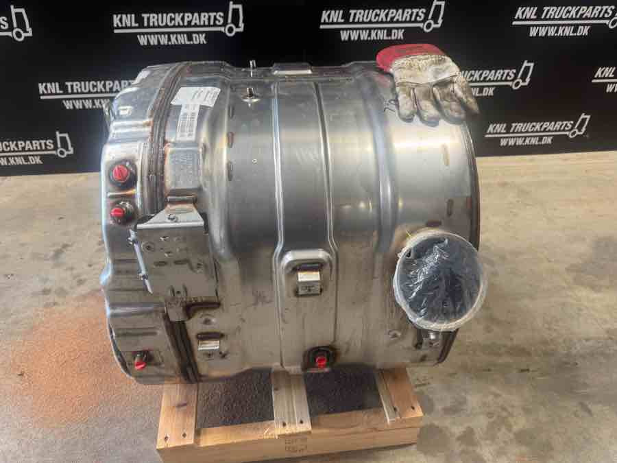 VOLVO EXHAUST 24617946 - Silenciador/ Sistema de escape de Caminhão: foto 3 VOLVO EXHAUST 24617946 - Silenciador/ Sistema de escape de Caminhão: foto 3