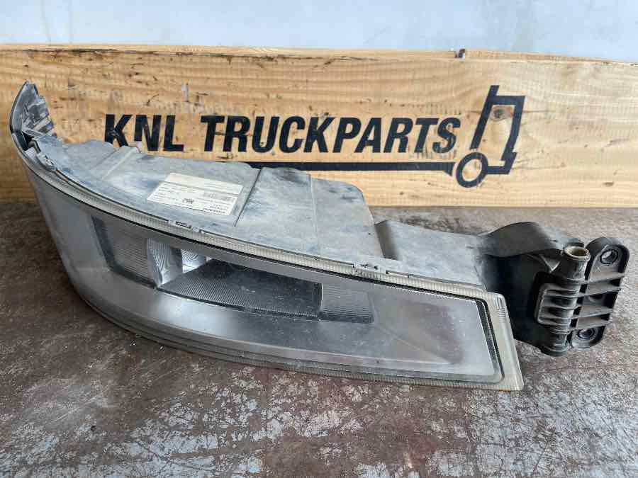 VOLVO FOG LAMP 22332592 RH - Iluminação de Caminhão: foto 1 VOLVO FOG LAMP 22332592 RH - Iluminação de Caminhão: foto 1