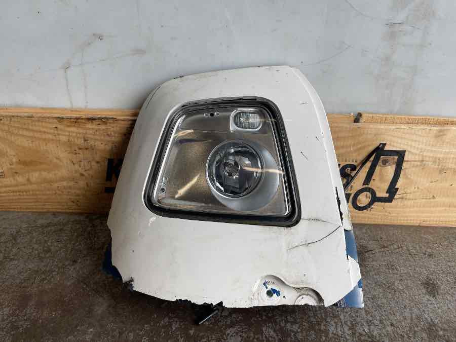 VOLVO FRONT LAMPE ROOF 82145721 - Iluminação de Caminhão: foto 1 VOLVO FRONT LAMPE ROOF 82145721 - Iluminação de Caminhão: foto 1
