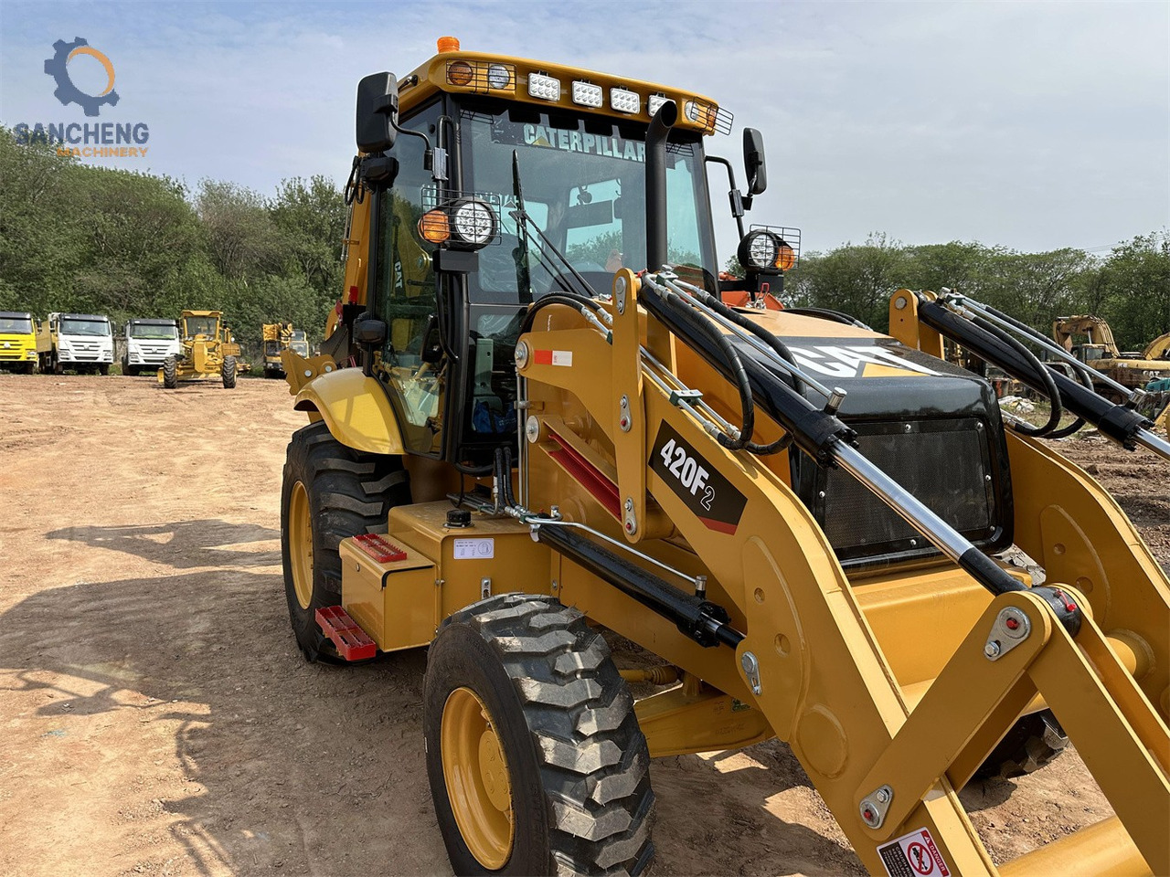 Retroescavadeira CAT 420F2: foto 10