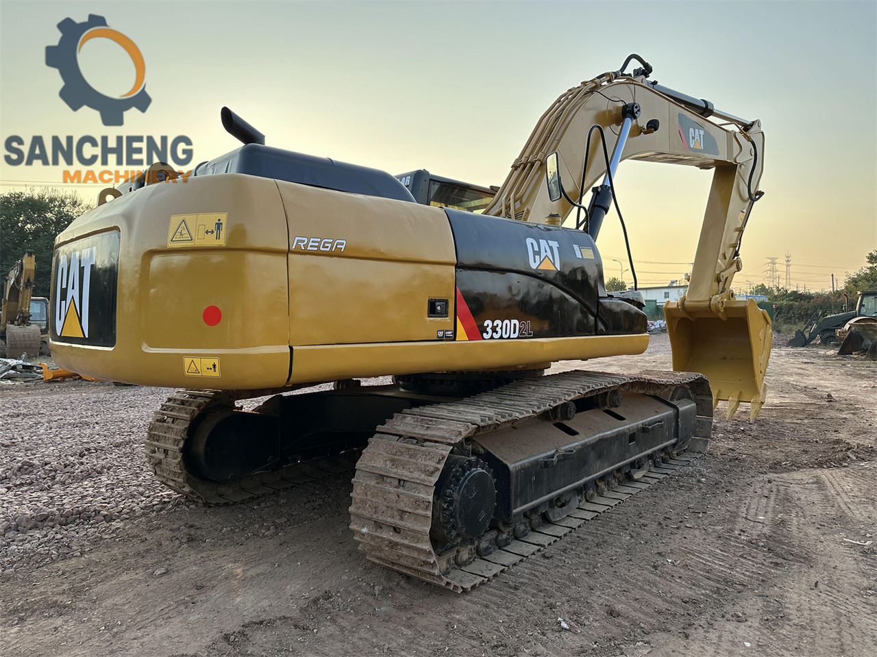 Escavadora de rastos CATERPILLAR 330D2L: foto 8