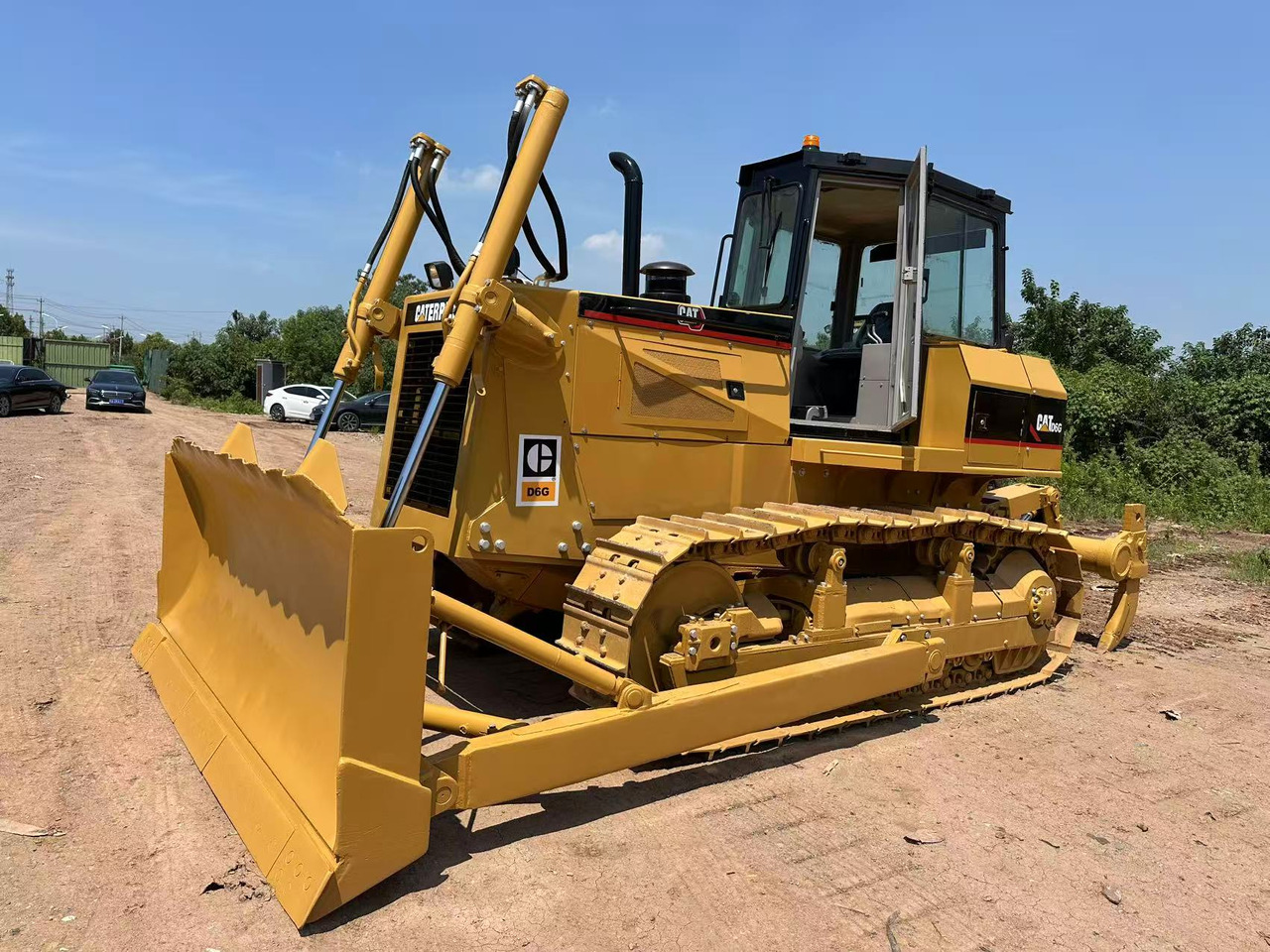 CATERPILLAR D6G - Buldôzer: foto 1 CATERPILLAR D6G - Buldôzer: foto 1