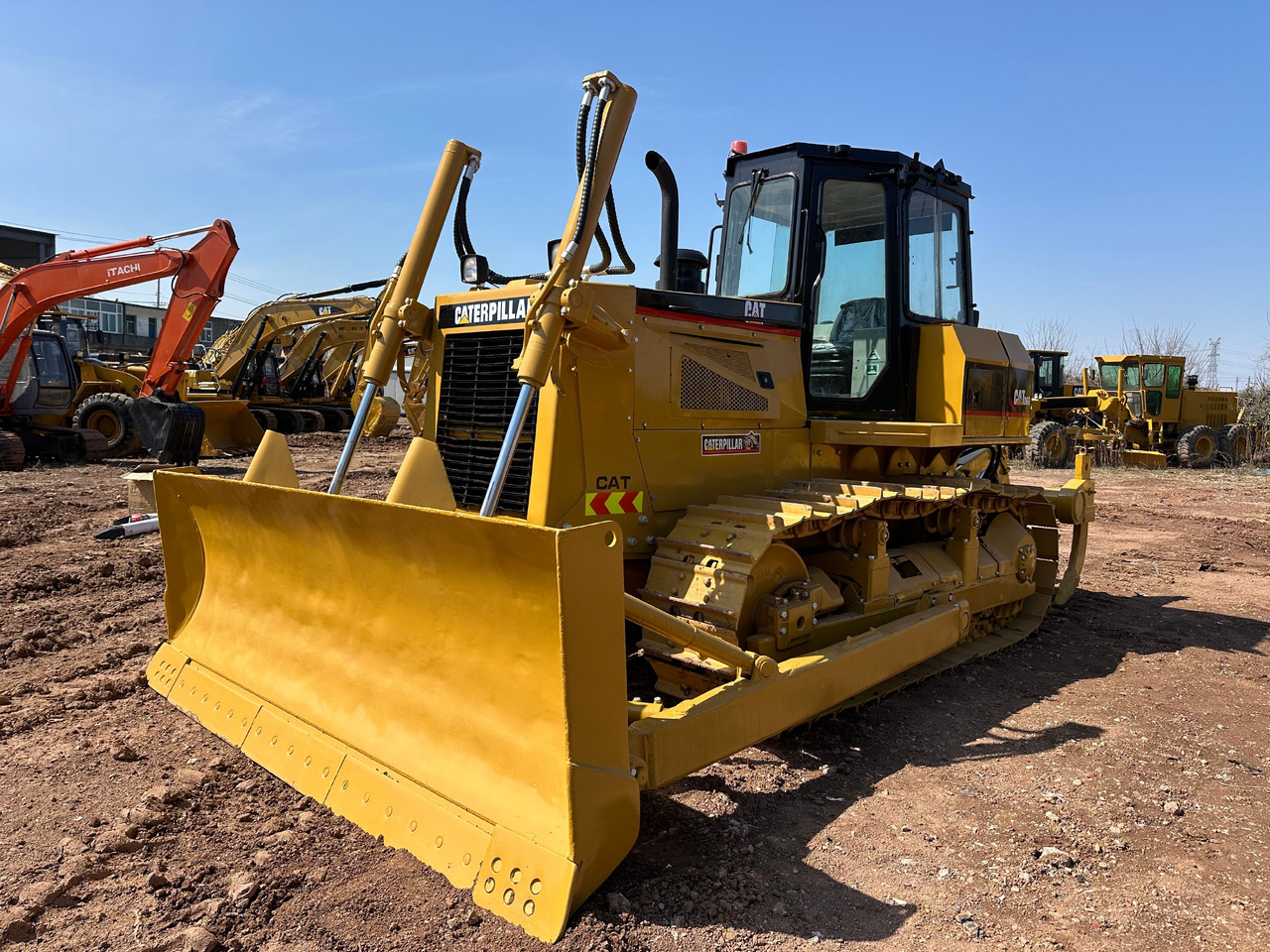 CATERPILLAR D6G bulldozer - Buldôzer: foto 1 CATERPILLAR D6G bulldozer - Buldôzer: foto 1