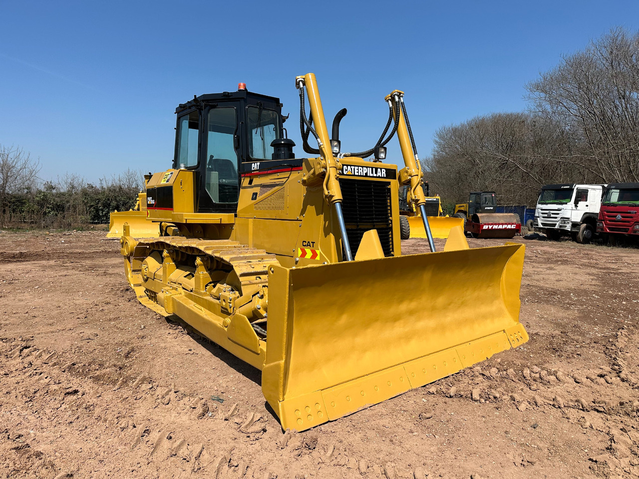 CATERPILLAR D6G bulldozer - Buldôzer: foto 4 CATERPILLAR D6G bulldozer - Buldôzer: foto 4
