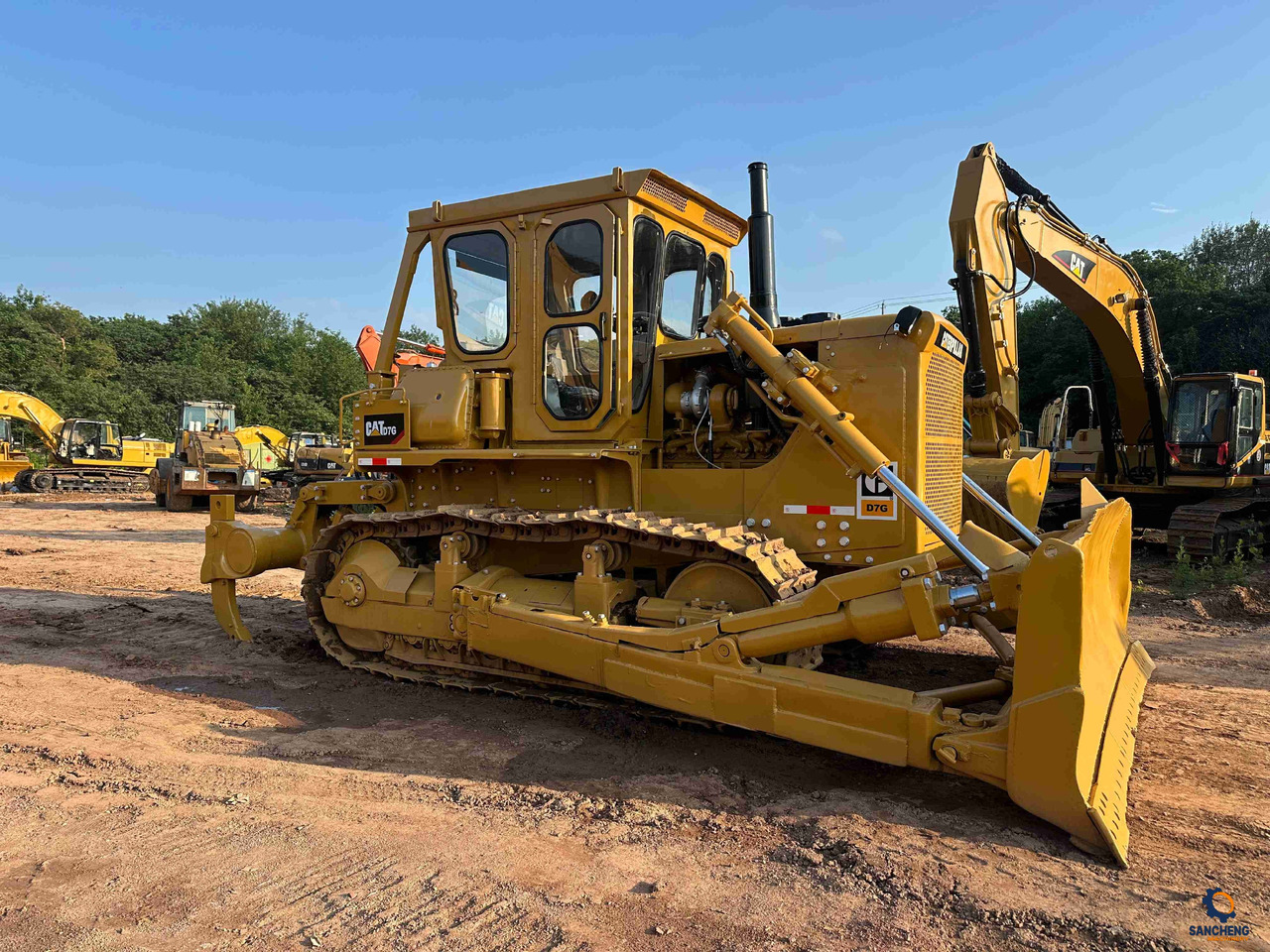 CATERPILLAR D7G - Buldôzer: foto 1 CATERPILLAR D7G - Buldôzer: foto 1