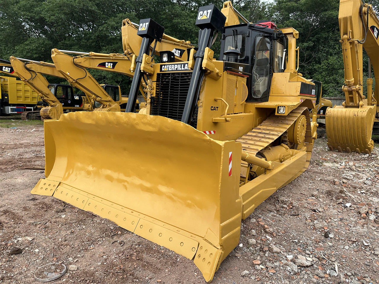 CATERPILLAR D7R - Buldôzer: foto 2 CATERPILLAR D7R - Buldôzer: foto 2