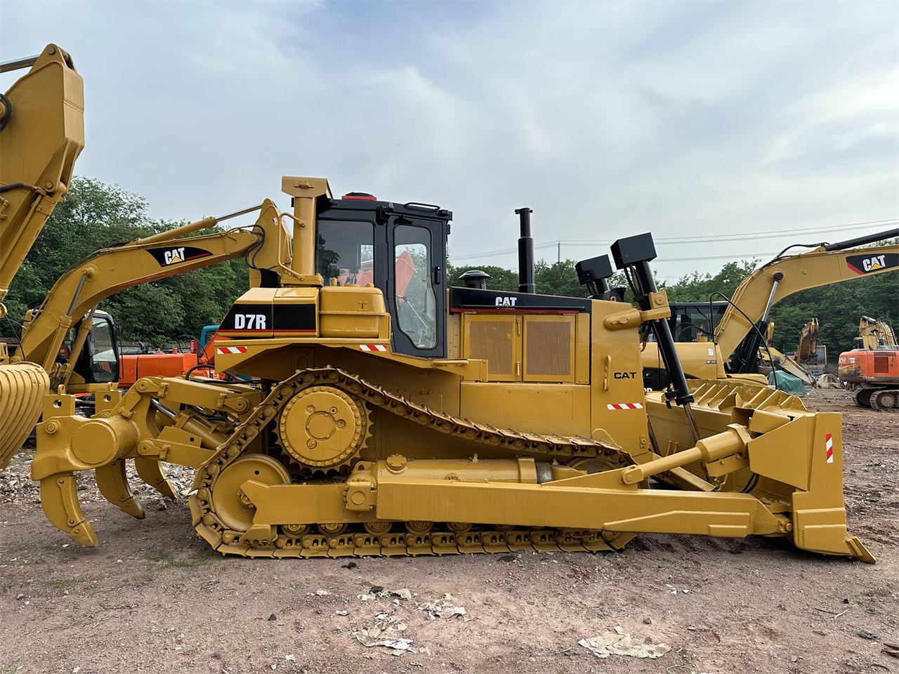 CATERPILLAR D7R - Buldôzer: foto 4 CATERPILLAR D7R - Buldôzer: foto 4