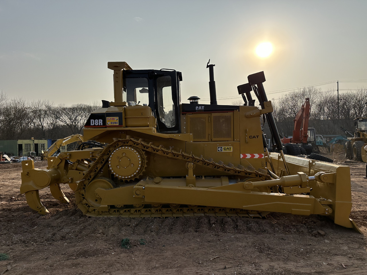 CATERPILLAR D8R - Buldôzer: foto 1 CATERPILLAR D8R - Buldôzer: foto 1