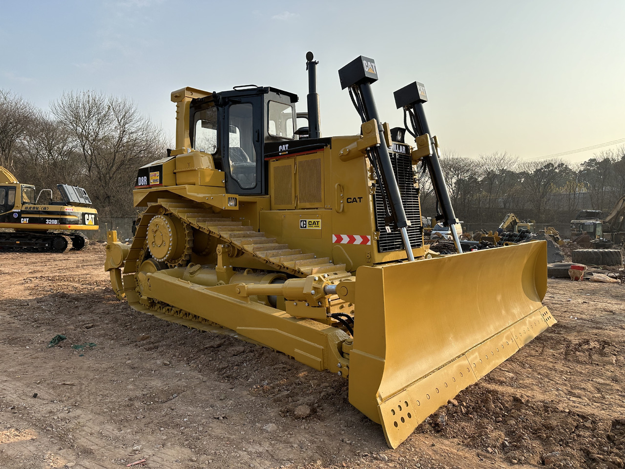 CATERPILLAR D8R - Buldôzer: foto 2 CATERPILLAR D8R - Buldôzer: foto 2