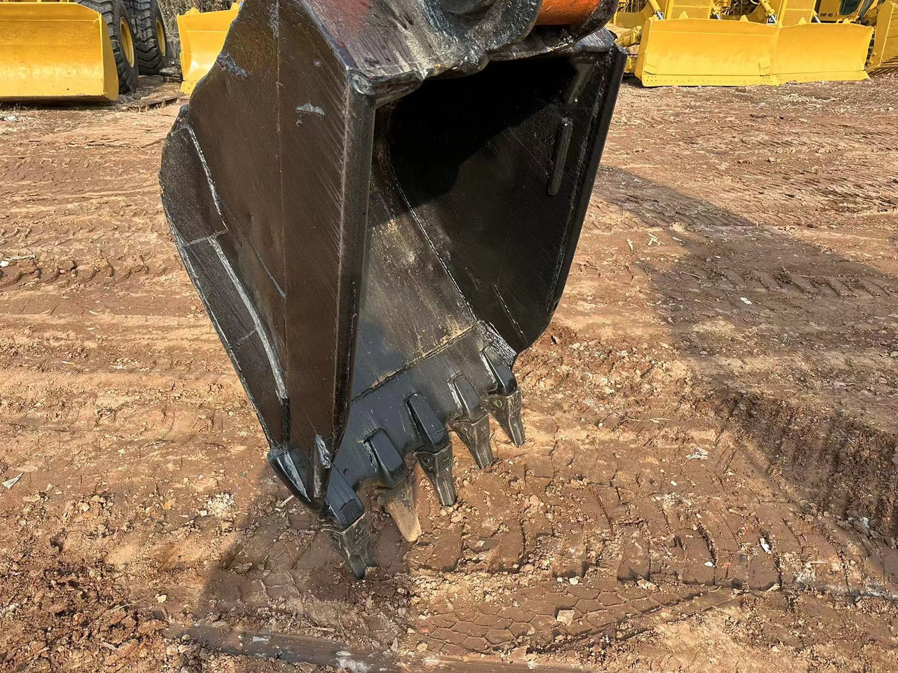 HITACHI EX200 - Escavadora de rastos: foto 2 HITACHI EX200 - Escavadora de rastos: foto 2