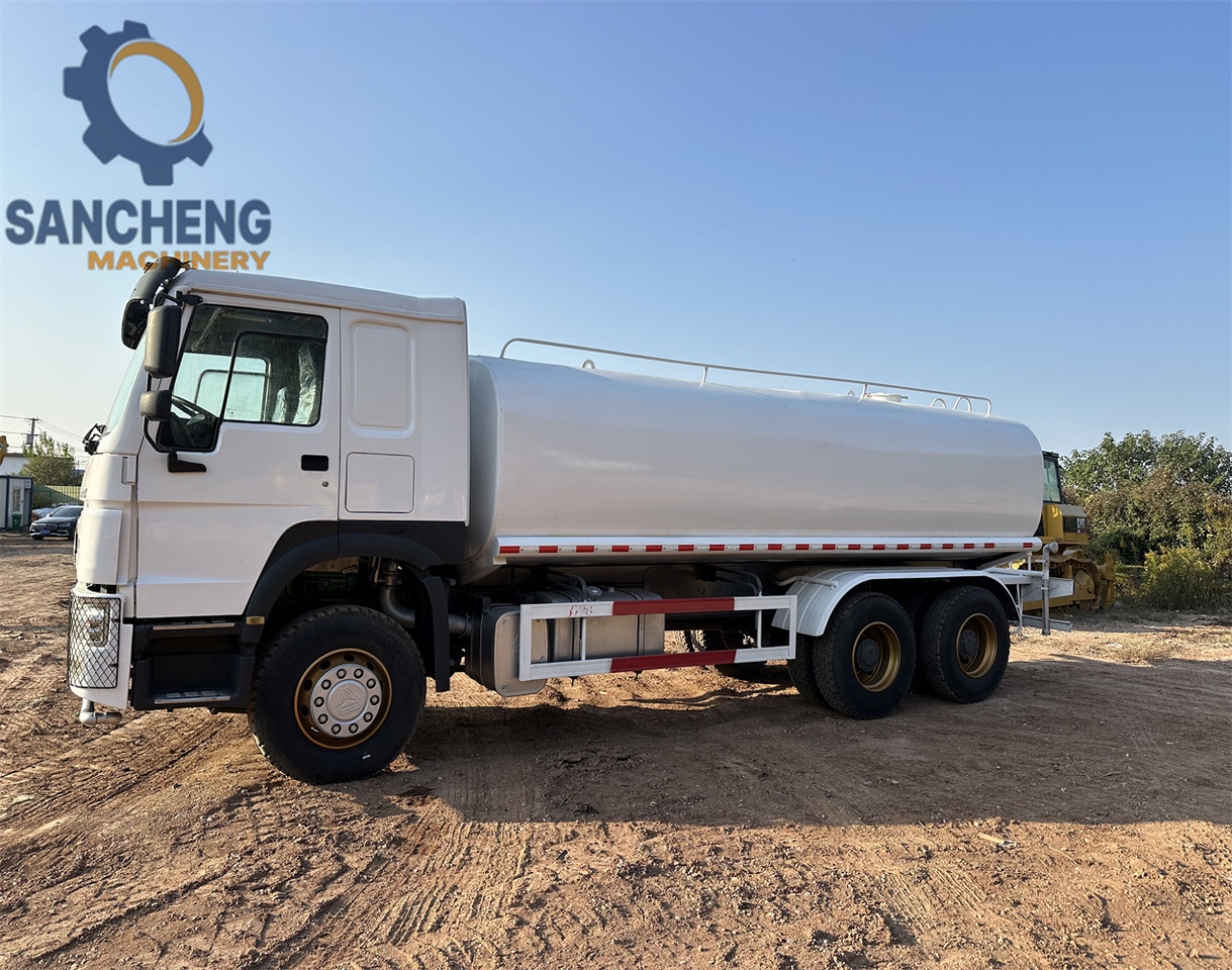 SINOTRUK HOWO 371 6x4 Water Tanker Truck - Caminhão tanque: foto 4 SINOTRUK HOWO 371 6x4 Water Tanker Truck - Caminhão tanque: foto 4