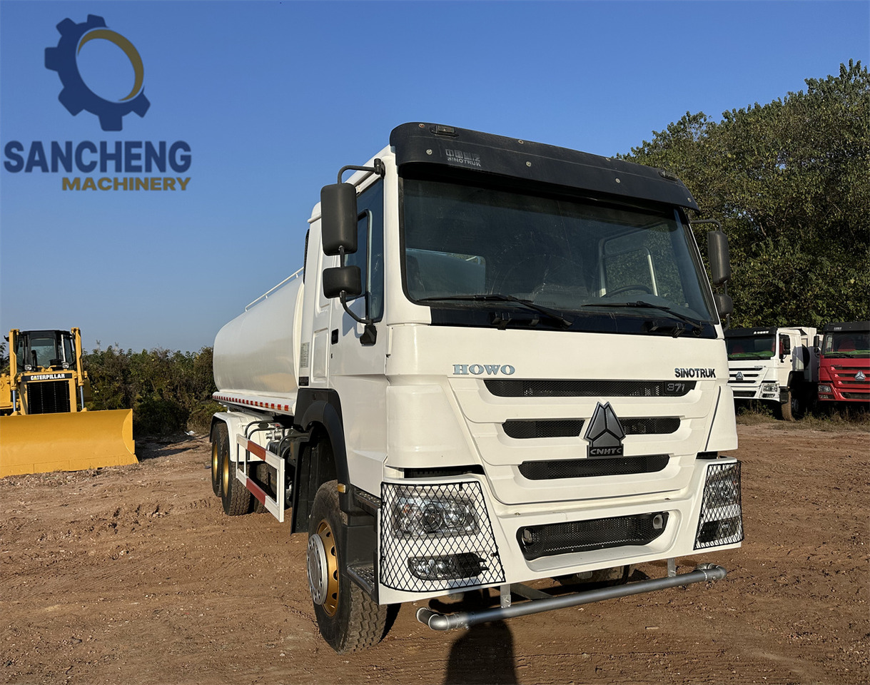 SINOTRUK HOWO 371 6x4 Water Tanker Truck - Caminhão tanque: foto 3 SINOTRUK HOWO 371 6x4 Water Tanker Truck - Caminhão tanque: foto 3