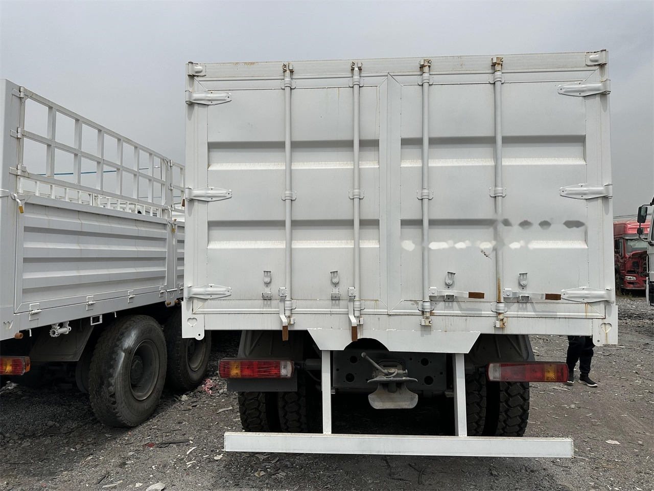 SINOTRUK HOWO 371 Cargo truck - Caminhão transporte de gado: foto 5 SINOTRUK HOWO 371 Cargo truck - Caminhão transporte de gado: foto 5