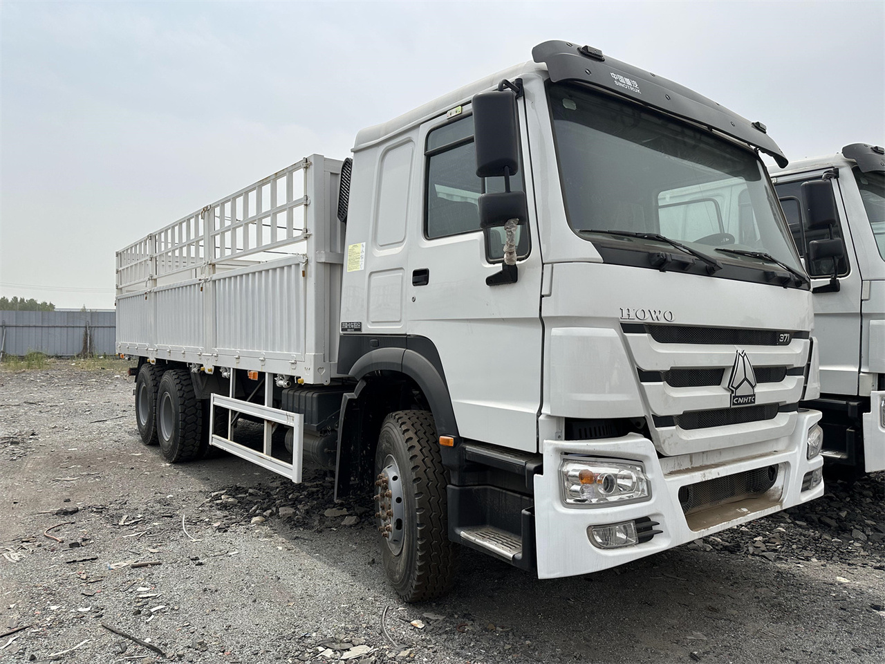 SINOTRUK HOWO 371 Cargo truck - Caminhão transporte de gado: foto 1 SINOTRUK HOWO 371 Cargo truck - Caminhão transporte de gado: foto 1