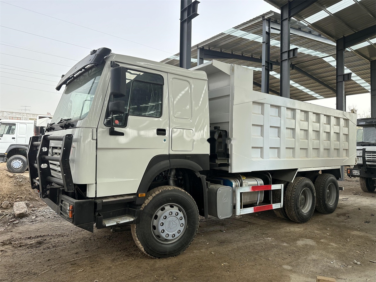 SINOTRUK HOWO 371 Dump Truck - Caminhão basculante: foto 1 SINOTRUK HOWO 371 Dump Truck - Caminhão basculante: foto 1