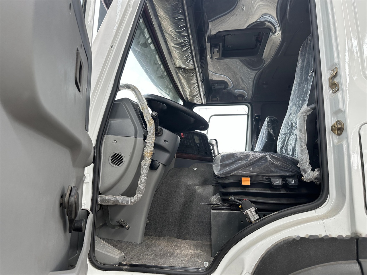 SINOTRUK HOWO 371 Dump Truck - Caminhão basculante: foto 5 SINOTRUK HOWO 371 Dump Truck - Caminhão basculante: foto 5