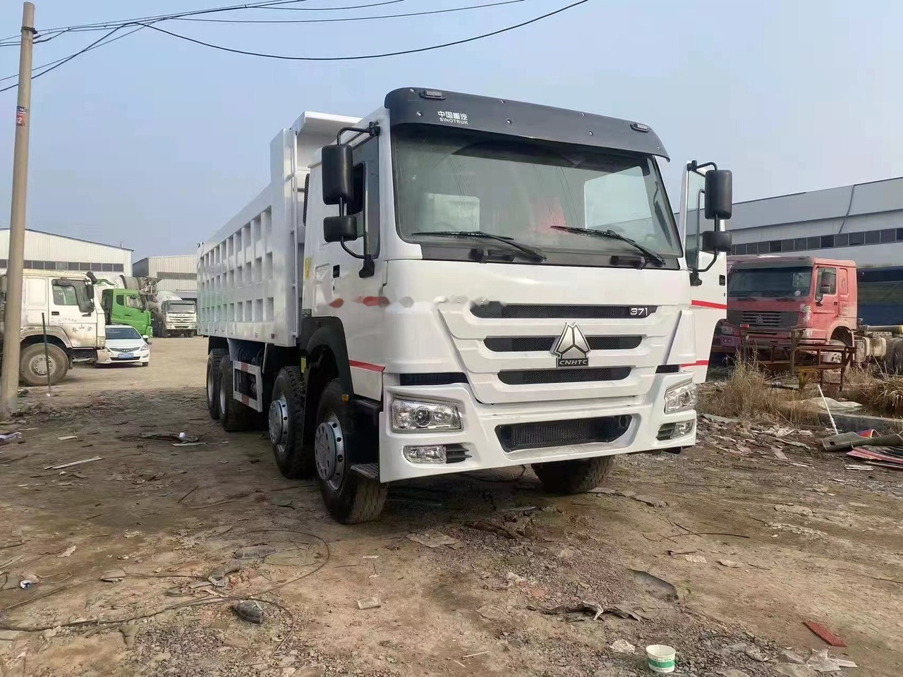 SINOTRUK HOWO 371 Tipper truck - Caminhão basculante: foto 4 SINOTRUK HOWO 371 Tipper truck - Caminhão basculante: foto 4