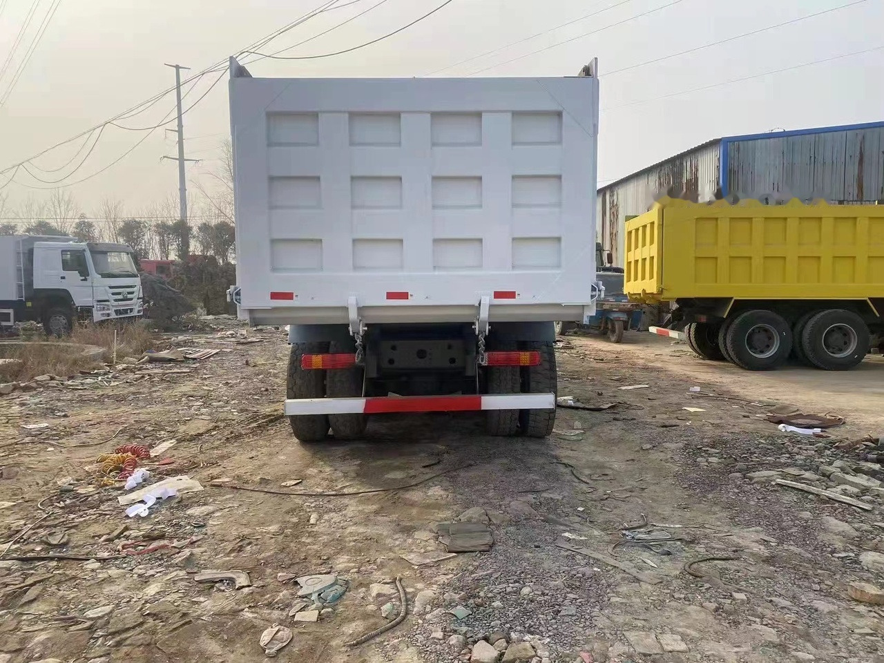 SINOTRUK HOWO 371 Tipper truck - Caminhão basculante: foto 3 SINOTRUK HOWO 371 Tipper truck - Caminhão basculante: foto 3
