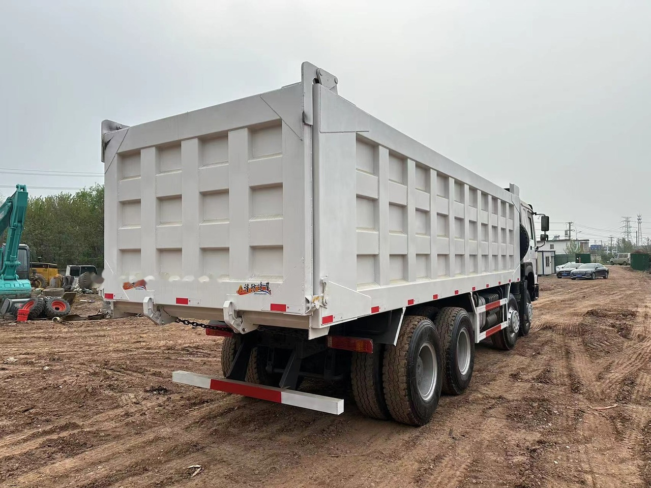 Caminhão basculante SINOTRUK HOWO 371 with Bumper: foto 6