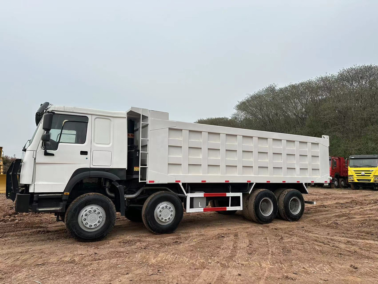 SINOTRUK HOWO 371 with Bumper - Caminhão basculante: foto 4 SINOTRUK HOWO 371 with Bumper - Caminhão basculante: foto 4