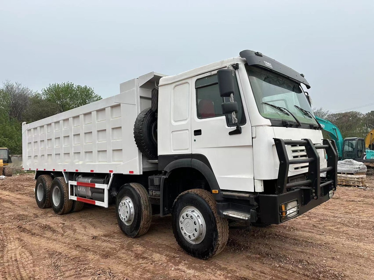 SINOTRUK HOWO 371 with Bumper - Caminhão basculante: foto 4 SINOTRUK HOWO 371 with Bumper - Caminhão basculante: foto 4