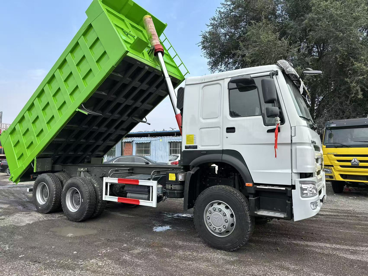 SINOTRUK HOWO 400HP 6X4 Tipper Truck - Caminhão basculante: foto 1 SINOTRUK HOWO 400HP 6X4 Tipper Truck - Caminhão basculante: foto 1