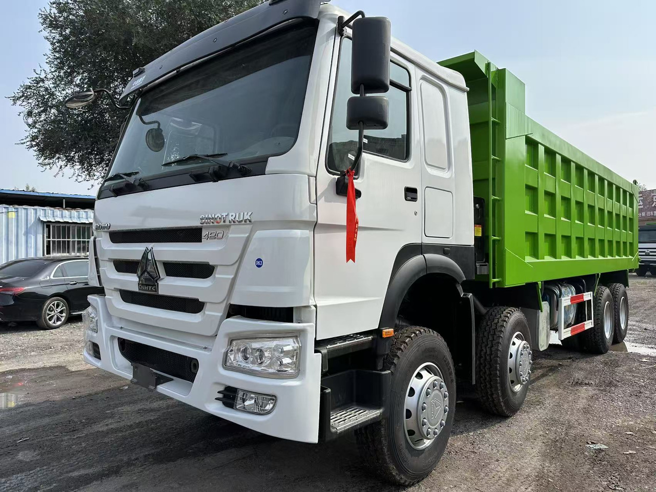 SINOTRUK HOWO 420HP 8X4 Tipper Truck - Caminhão basculante: foto 2 SINOTRUK HOWO 420HP 8X4 Tipper Truck - Caminhão basculante: foto 2