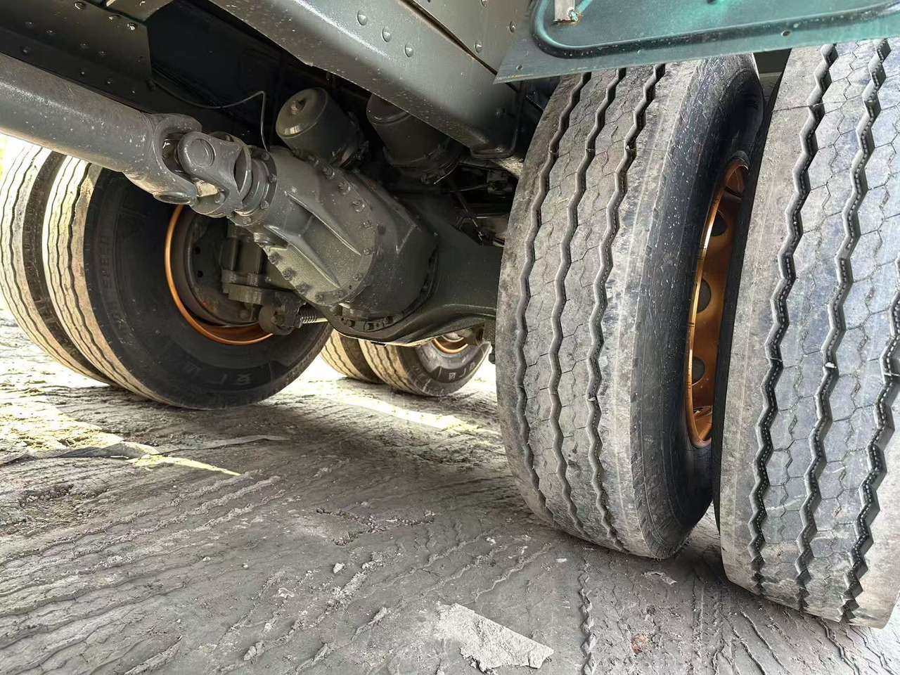 SINOTRUK HOWO 420hp 8x4 fence truck - Camião de caixa aberta/ Plataforma: foto 4 SINOTRUK HOWO 420hp 8x4 fence truck - Camião de caixa aberta/ Plataforma: foto 4