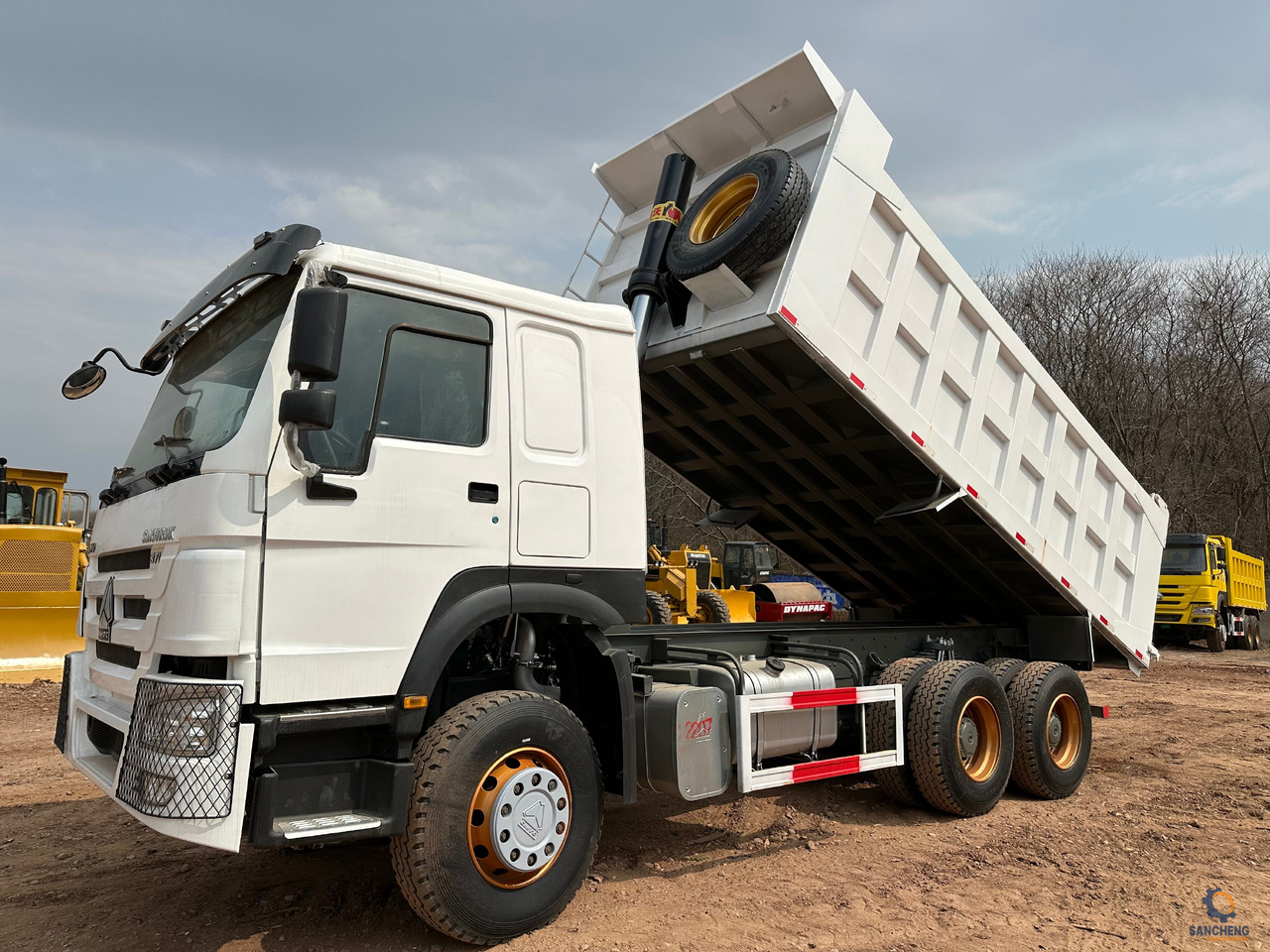 SINOTRUK HOWO Dump truck 371 6x4 - Caminhão basculante: foto 1 SINOTRUK HOWO Dump truck 371 6x4 - Caminhão basculante: foto 1